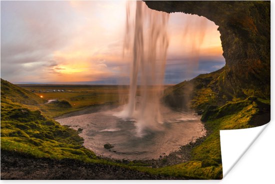 Waterval in IJsland Poster - Foto print op Poster (wanddecoratie)
