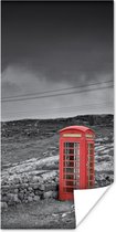 Poster Zwart-wit foto van een Britse telefooncel - 80x160 cm
