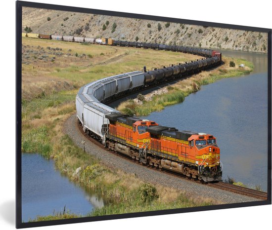 Fotolijst incl. Poster - Een oranje gekleurde trein - 60x40 cm - Posterlijst