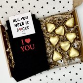Herensokken (maat 43/46) en chocolade hartjes | Valentijn Cadeau | Valentines Day Gift | Cadeau Voor Hem | Romantisch Cadeau | Valentijnsdag | Verjaardag cadeau