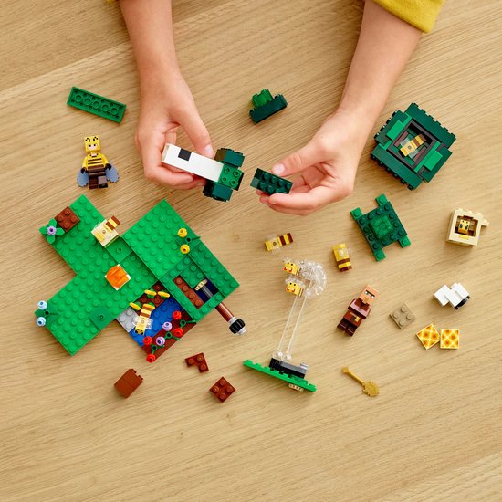 LEGO Minecraft De Bijenhouderij - 21165 - LEGO