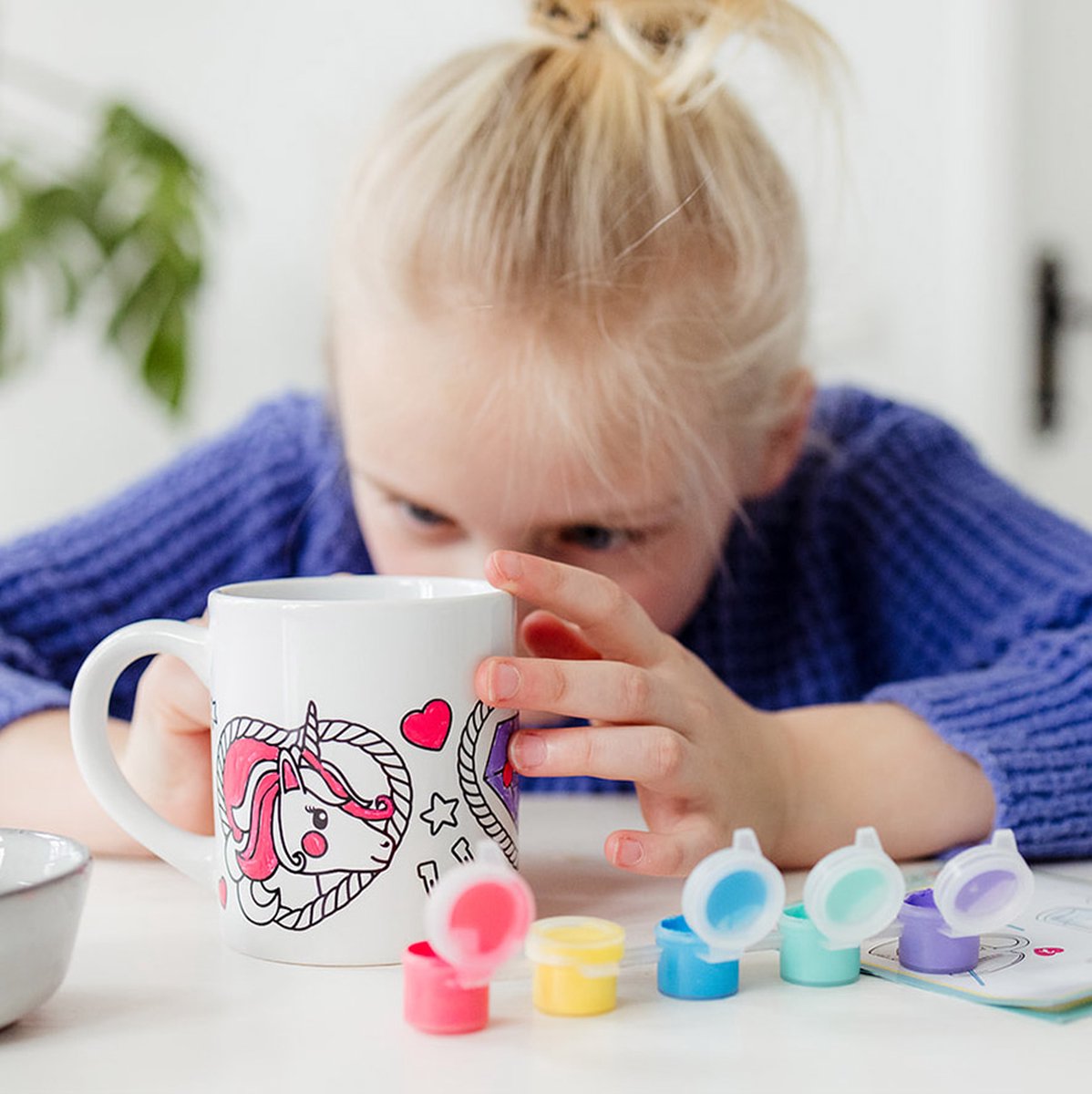 Totum Unicorn inkleur mok beker beschilderen speelgoed meisjes - knutselset keramiek incl verfstrip en penseel - knutselen cadeau tip — afbeelding 2