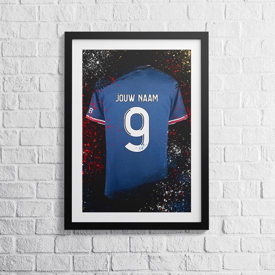 PSG Voetbal Poster - Gepersonaliseerd met jouw naam - Voetbal Shirt Poster - A2+ Formaat 43,2 x 61 cm - Een uniek voetbal cadeau