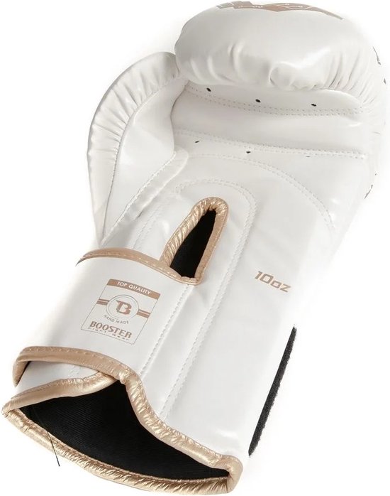 Witte bokshandschoen met gouden rand en '10oz' aanduiding.