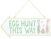 Egg Hunt This Way - Bord met Pijl en Paashaas naar het Paasfeest en Het Paaseieren Zoeken - Houten hanger Richting het Paasfeest van Gisela Graham London