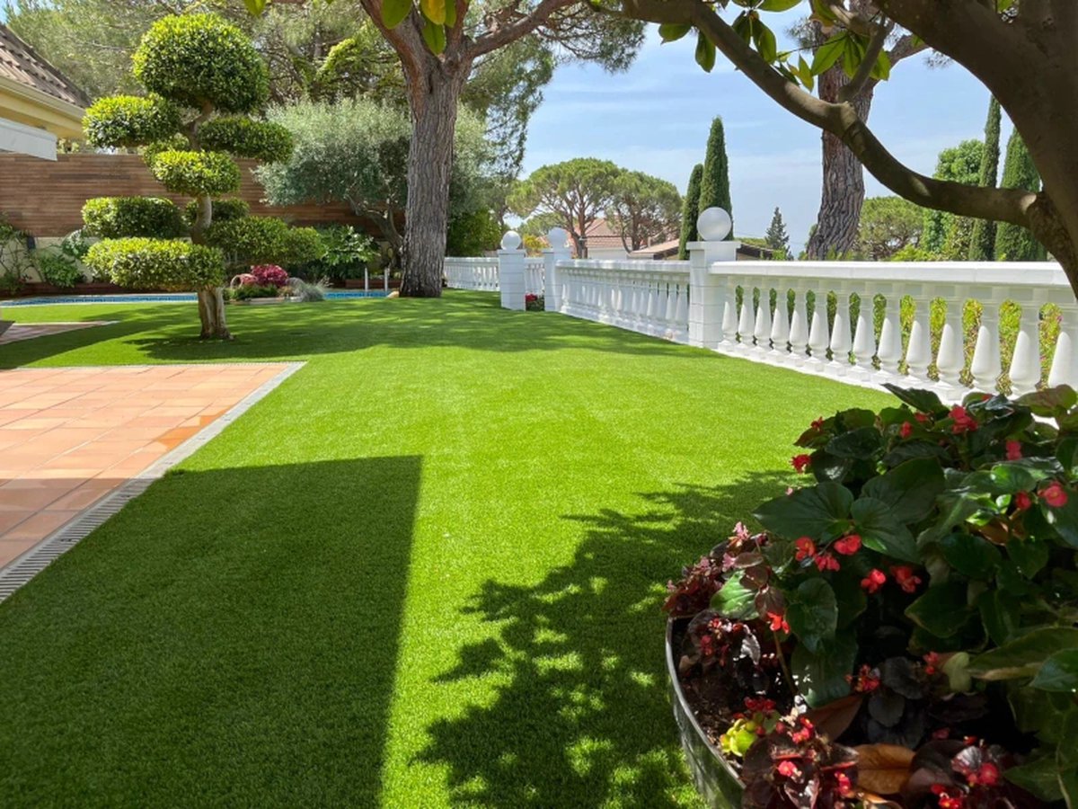 Floortraders - Kunstgras - Grastapijt-Madrid 30MM voor tuin/ balkon / terras - 133x200