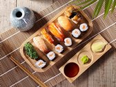 Sushi Maken Kit 14 stuks, sushi Maker Kit en Serveerset met Gift Box - Video Tutorials & Ebook, 2 Bamboe Sushi Rolling Mats, Sushi Maker, 5 X Eetstokjes, Serveerschaal, Schaal, Paddle, Spreader, Tas