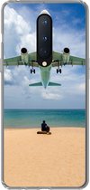 Geschikt voor OnePlus 8 hoesje - Strand - Zee - Vliegtuig - Siliconen Telefoonhoesje