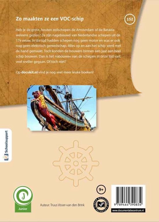 Een historisch schip in de dok, de tekst 'Zo maakten ze een VOC-schip'.