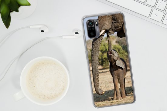 Coque Xiaomi Redmi Note 10 - Bébé éléphant communique avec sa mère - Coque de téléphone en Siliconen