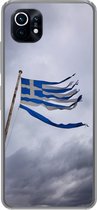 Geschikt voor Xiaomi Mi 11 hoesje - Versnipperde Griekse vlag waait in een sterke wind - Siliconen Telefoonhoesje