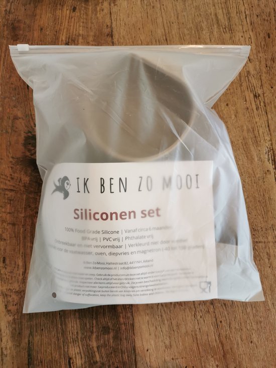Ik Ben Zo Mooi 8-delige Siliconen Kinderservies set met Bord, Deksel en Kom met Zuignap - Doeskin zand - Ik Ben Zo Mooi