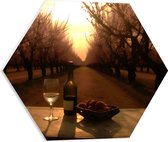 PVC Schuimplaat Hexagon - Wijn - Fruit - Glas - Landschap - Bomen - 50x43.5 cm Foto op Hexagon (Met Ophangsysteem)