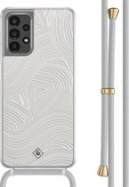 Casimoda® hoesje met grijs koord - Geschikt voor Samsung A13 4G - Abstract Beige Waves - Afneembaar koord - TPU/polycarbonaat - Bruin/beige