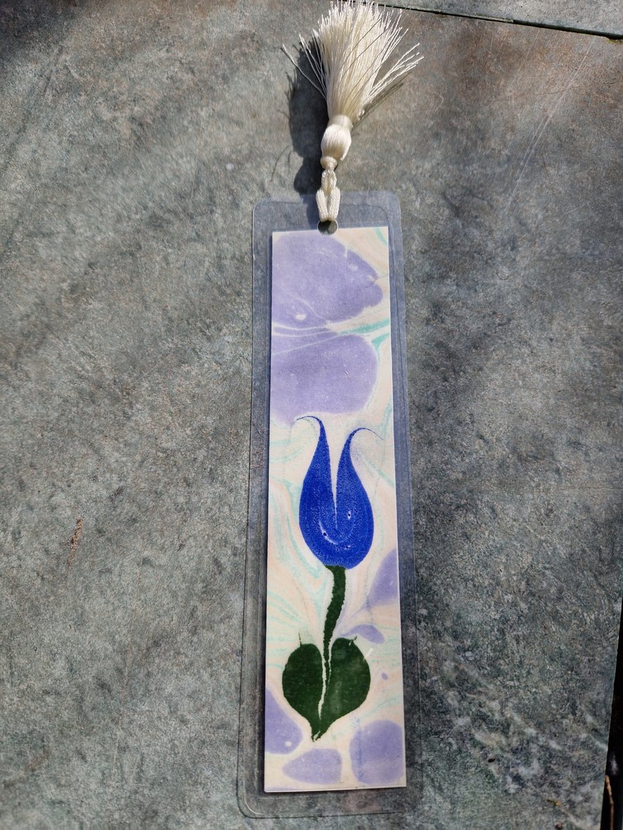 Boekenlegger Ebru-kunst handgeschilderd gelamineerd blauwe tulp, witte kwast 17 x 4,5 cm