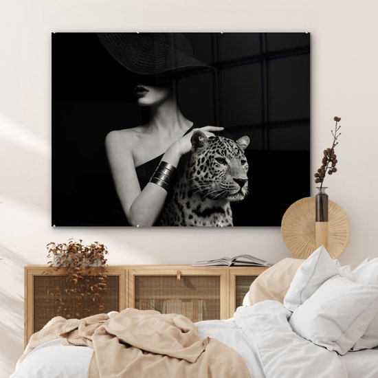 MuchoWow® Glasschilderij 120x90 cm - Schilderij acrylglas - Vrouw - Luipaard - Luxe - Zwart - Wit - Dier - Foto op glas - Muurdecoratie woonkamer - Wanddecoratie slaapkamer - Schilderijen