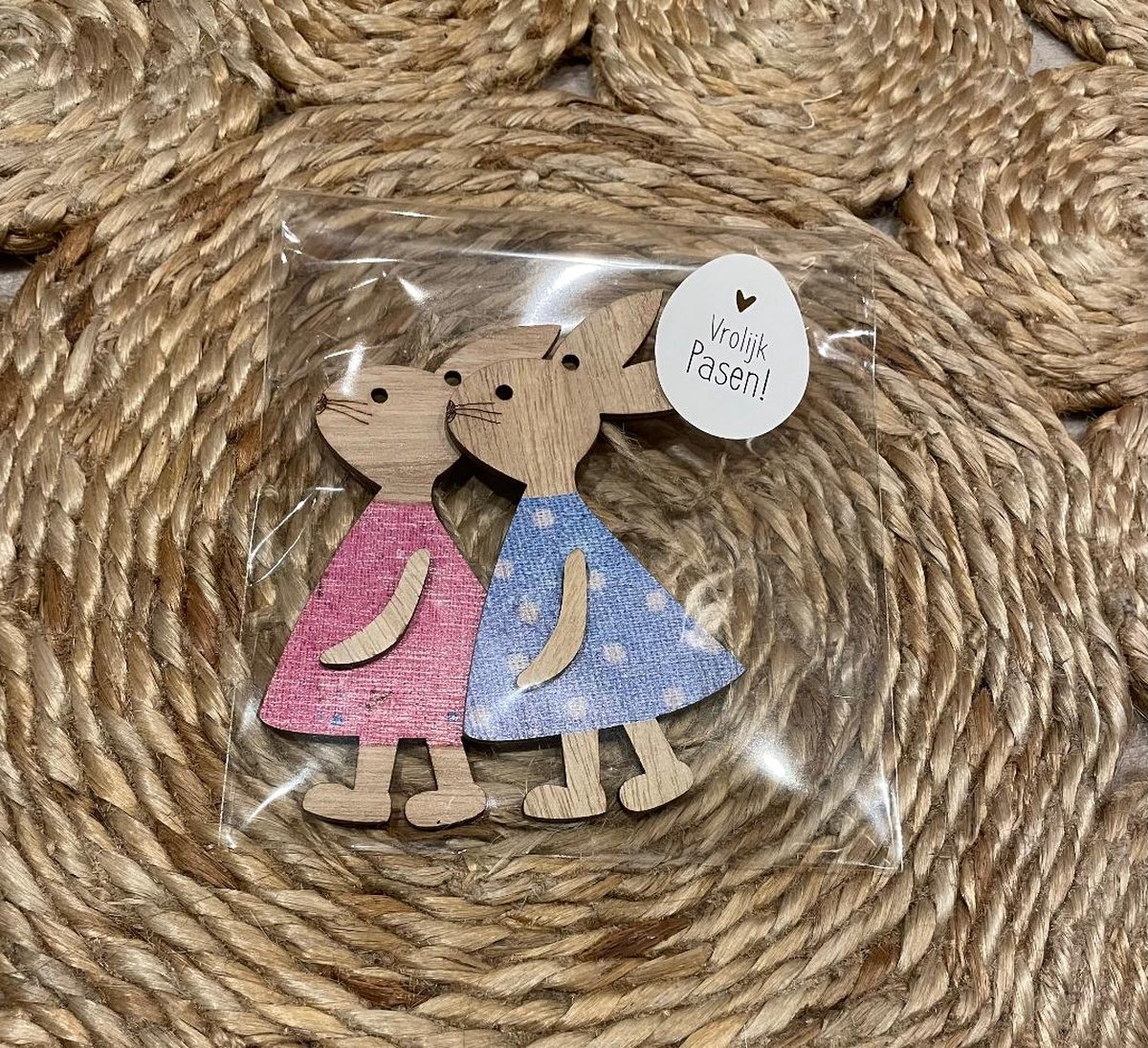 25 Uitdeelzakjes / Traktatie zakjes + 25 Stickers - Vrolijk Pasen - Eivorm hartje goud - Paas dagen - Eindejaarspakket - Christmas | School traktaties - Cellofaan zak - Transparant | Peuterspeelzaal - Kinderopvang - Basisschool | DH collection