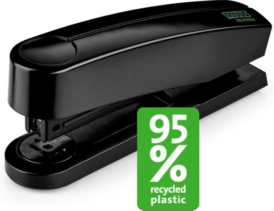 Zwarte nietmachine met groene "Novus re+new" opdruk en "95% recycled plastic".