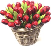 50 Rode houten tulpen in een rieten mand - woonaccesoires- cadeau - kunstbloem -Holland souvenir-Moederdag-Valentijnsdag-Tafeldecoratie-Tafelversiering