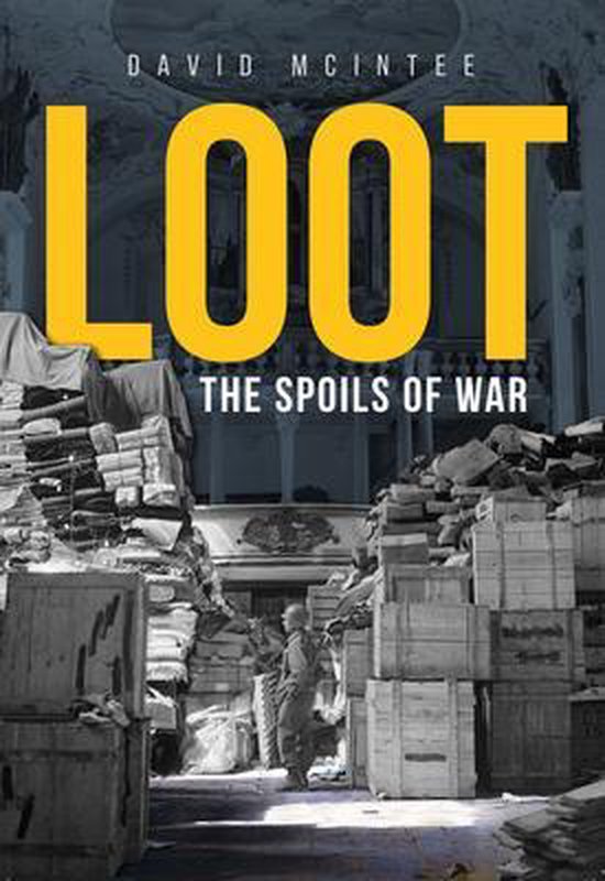 Couverture de livre intitulée "LOOT THE SPOILS OF WAR" par DAVID MCINTEE. Une photo en noir et blanc de caisses et de marchandises empilées dans un bâtiment en ruine.