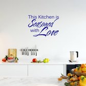 Muursticker This Kitchen Is Seasoned With Love - Donkerblauw - 80 x 57 cm - keuken engelse teksten