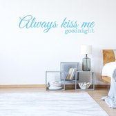 Muursticker Always Kiss Me Goodnight - Lichtblauw - 120 x 30 cm - slaapkamer engelse teksten