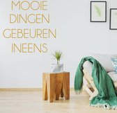 Muursticker Mooie Dingen Gebeuren Ineens -  Goud -  120 x 120 cm  -  nederlandse teksten  woonkamer  slaapkamer  alle - Muursticker4Sale