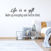 Muursticker Life Is A Gift - Geel - 80 x 22 cm - slaapkamer engelse teksten