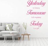 Muursticker Yesterday Tomorrow Today -  Roze -  65 x 100 cm  -  woonkamer  slaapkamer  engelse teksten  alle - Muursticker4Sale