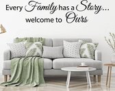 Muursticker Every Family Has A Story Welcome To Ours - Zwart - 120 x 26 cm - woonkamer engelse teksten