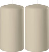 2x Beige cilinderkaarsen/stompkaarsen 6 x 8 cm 27 branduren - Geurloze kaarsen beige - Woondecoraties