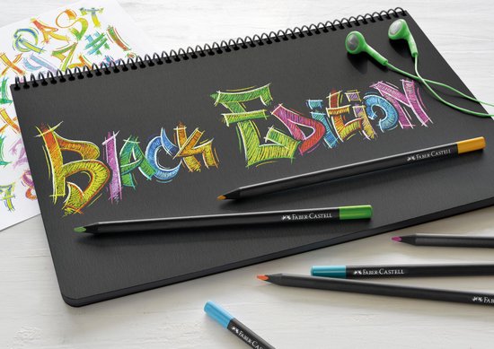 Zwart schetsboek met graffiti-achtige tekst 'BLACK EDITION' in felle kleuren.
