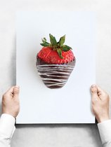 Wandbord: Aardbei met een jasje van chocolade - 30 x 42 cm