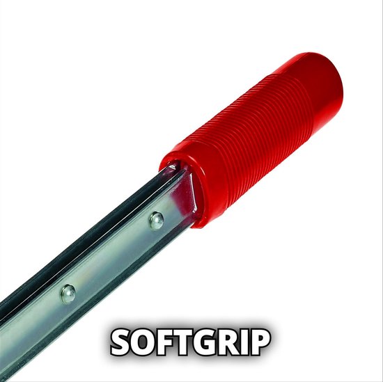 Detail van de geribbelde rode softgrip handgreep van een lier.