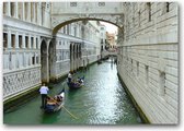 MN Collections - Schilderij - Cityscape Photography. - Zwart, Wit, Groen, Blauw En Beige - 70 X 100 Cm