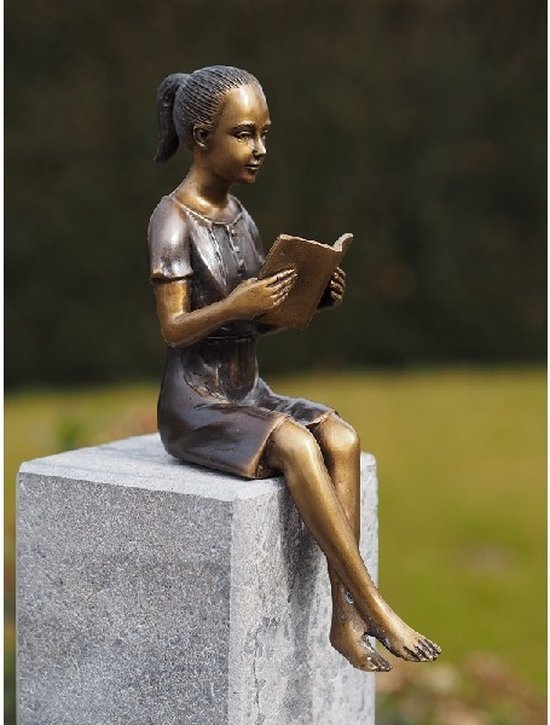 Statue de jardin - statue en bronze classique - Petite fille lisant - Bronzartes - hauteur 22 cm