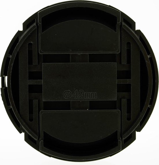 Achterkant van zwarte lensdop met markering "49mm".