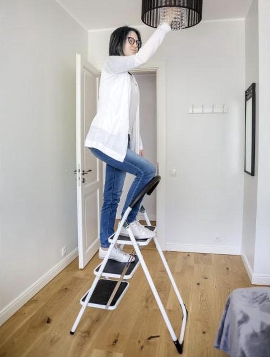 Safety® Huishoudtrap - Keukentrap - 3 treden - Metalen Huishoudladder Inklapbaar - Trapladder Opvouwbaar - Anti-slip - 150KG draagvermogen – huishoud trap – trap – ladder – huisladder - veiligheid – foto 2