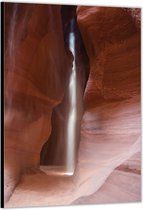 Dibond –Oranje Rotsen met Licht– 40x60cm Foto op Aluminium (Wanddecoratie van metaal)