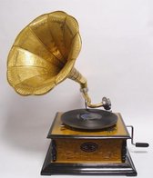 Retro platenspeler met bewerkt hout - Oude grammofoon