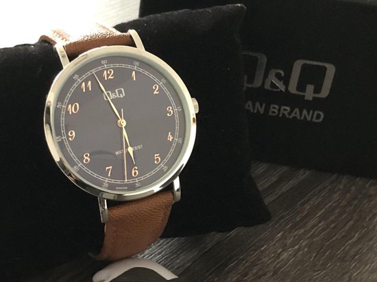 Montre homme Q&Q avec cadran bleu foncé QA20J305