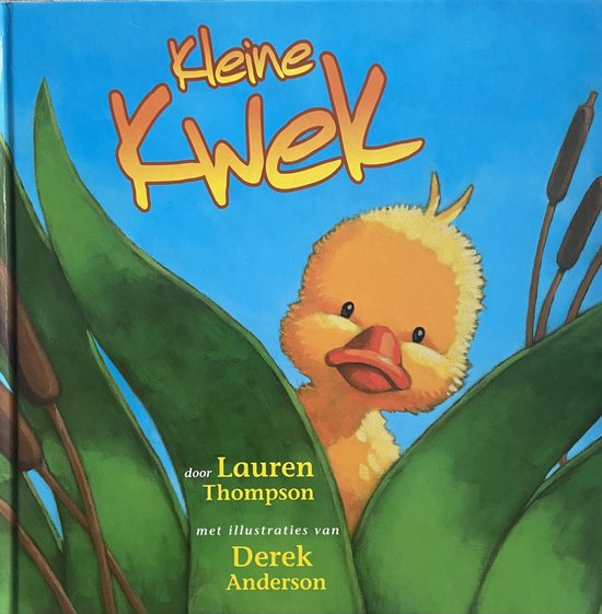 Een schattig kuiken kijkt tevoorschijn tussen groene planten. Titel: Kleine Kwek.