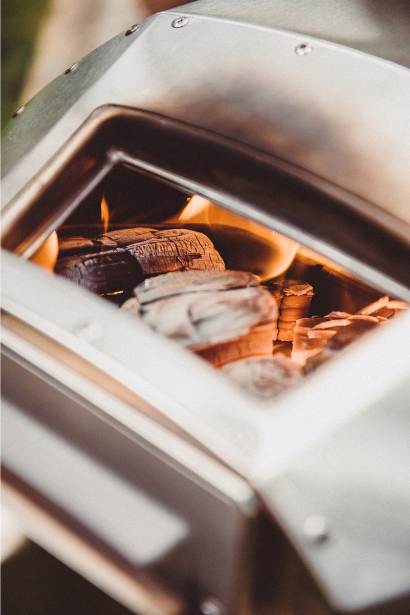 Ooni Karu 12 - Multi-fuel pizza oven for wood and charcoal