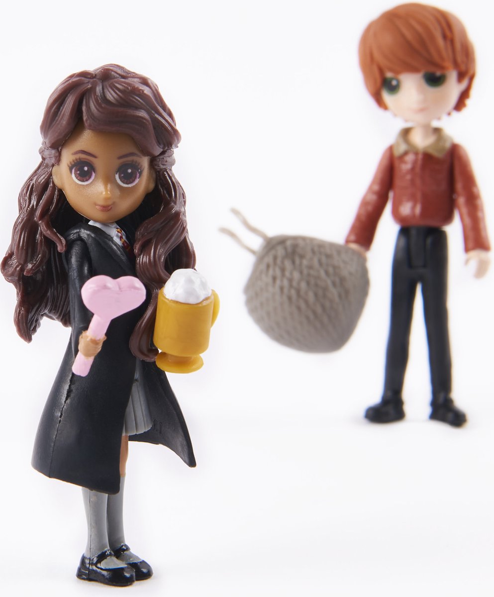 Wizarding World Harry Potter - Magical Minis-actiefigurenset met Ron Wemel en Parvati Patil en 2 poppenaccessoires