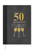 Notitieboek - Schrijfboek - Huwelijk - 50 jaar getrouwd - Jubileum - Spreuken - Quotes - Notitieboekje klein - A5 formaat - Schrijfblok