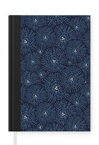 Notitieboek - Schrijfboek - Bloemen - Japans - Patroon - Blauw - Wit - Notitieboekje klein - A5 formaat - Schrijfblok