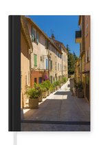 Notitieboek - Schrijfboek - Gezellig straatje in het Franse Saint-Tropez - Notitieboekje klein - A5 formaat - Schrijfblok