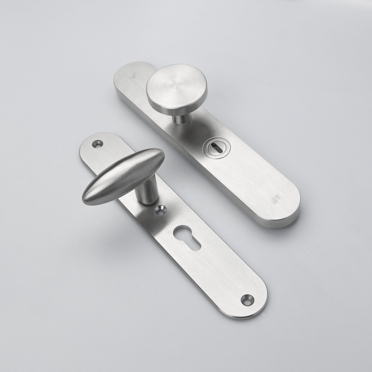MASSIEF RVS Tzunali Deurbeslag. Model MINHO SKG*** BREED T=15/5 VKTB (kerntrek) PC55 BUITEN KNOP TORRES C; BINNEN KRUK OVIDIO
