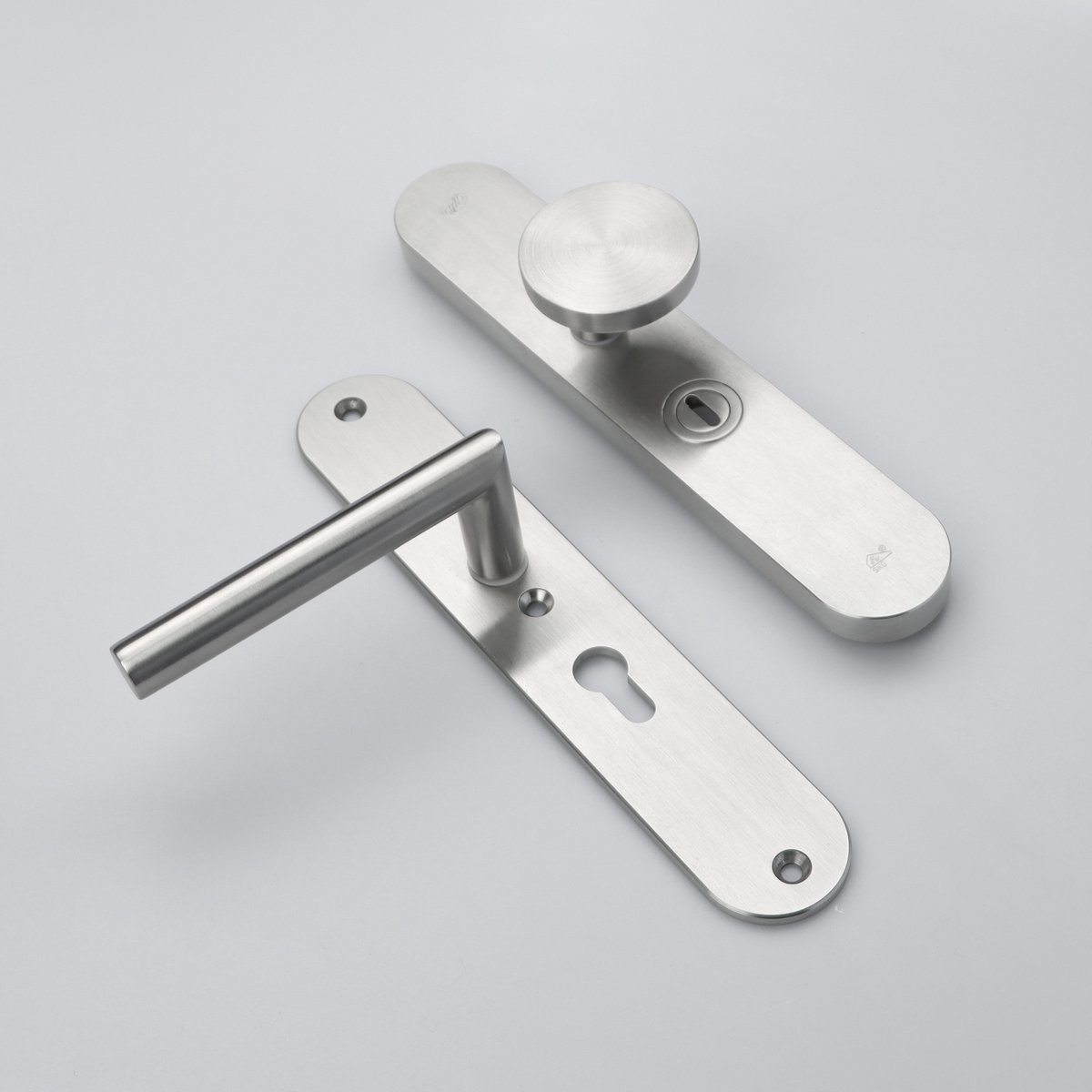 MASSIEF RVS Tzunali Deurbeslag. Model MINHO SKG*** BREED T=15/5 VKTB (kerntrek) PC55  BUITEN KNOP TORRES VK; BINNEN KRUK ANADIA