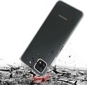 Transparant Samsung Galaxy A22 5G hoesje op een gebroken ondergrond.